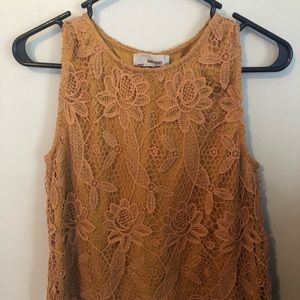 Mustard lace tanktop